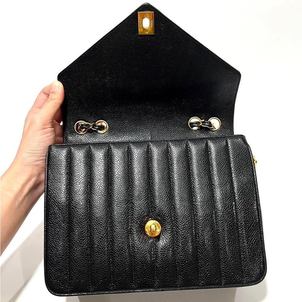 Gorgous VINTAGE Super RARE Chanel envelope flap 24k ghw BLACK CAVIAR - Picture 6 of 16
